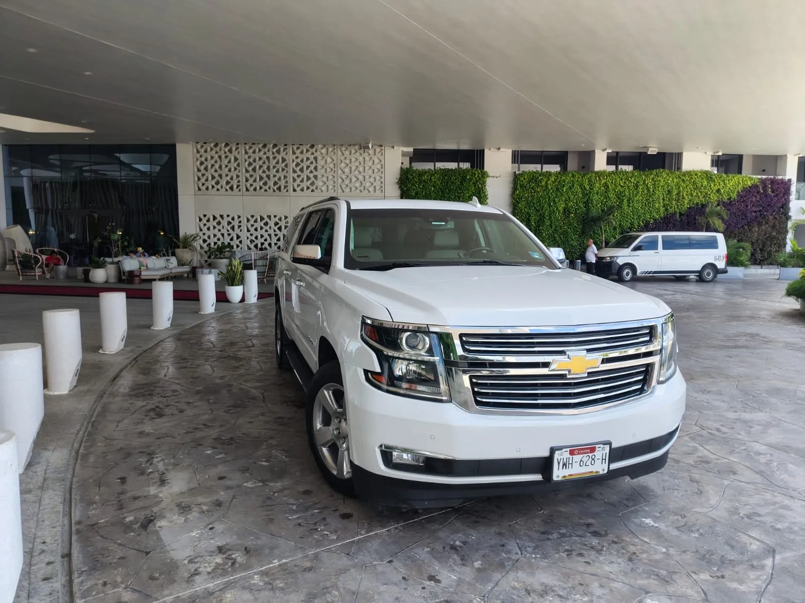 Chevrolet Suburban blanca